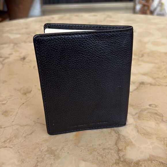 SwissGear Leather Passport & Card Holder - Picture 2 of 10